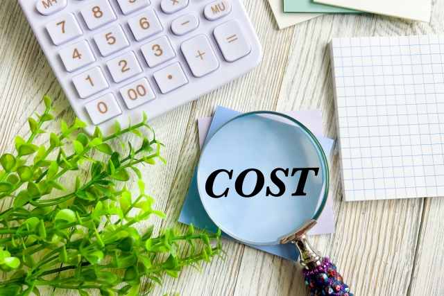コストと書かれた紙